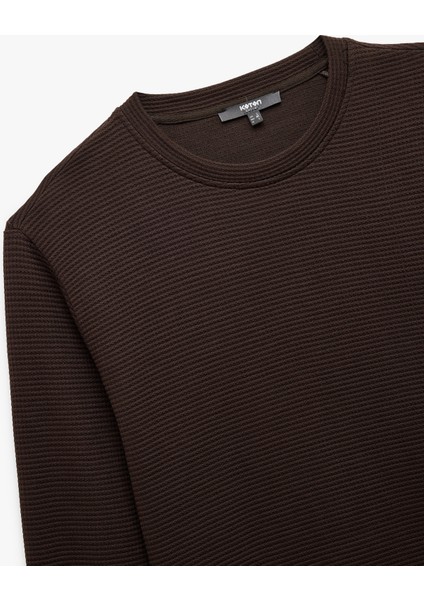 Pamuklu Uzun Kollu Dokulu Basic Bisiklet Yaka Sweatshirt indirimleri