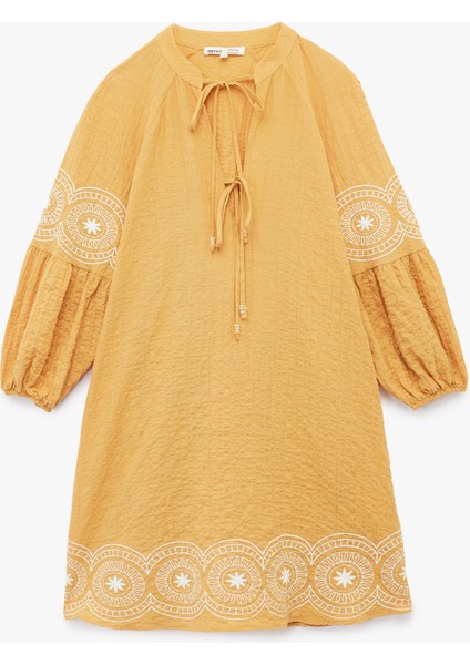 Pamuklu Işleme Detaylı Rahat Kalıp Uzun Balon Kollu Bağlamalı Yaka Mini Elbise