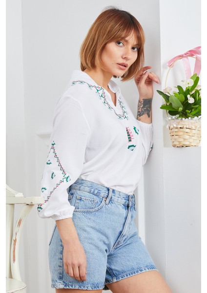 Etnik Nakışlı V Yaka Bluz fiyatları