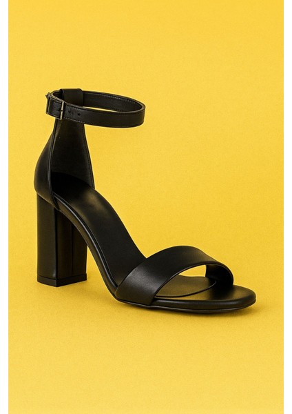 Siyah Bağcıklı Topluklu Ayakkabı