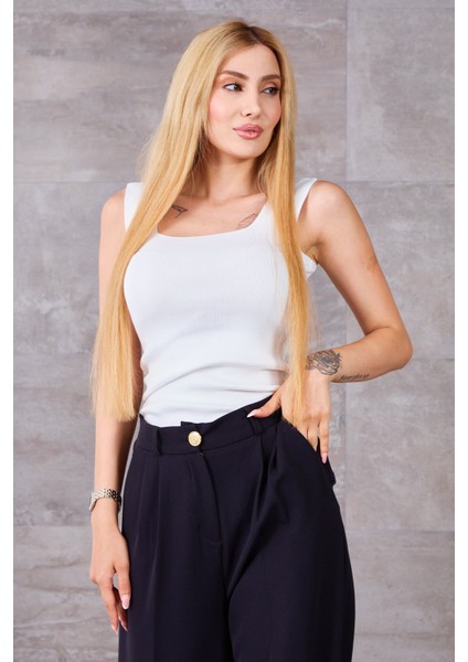 Kare Yaka Kalın Askılı Triko Atlet fırsatları