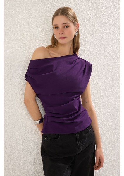 Kadın Mor Büzgü Detay Asimetrik Yaka Bluz
