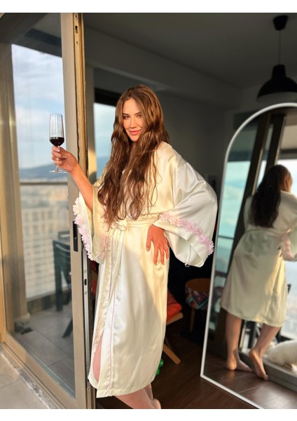 Luxury Kutulu Saten Uzun Kimono Kol Çiçek Detay Bride Lohusa Sabahlık Toka Hediyeli indirimleri