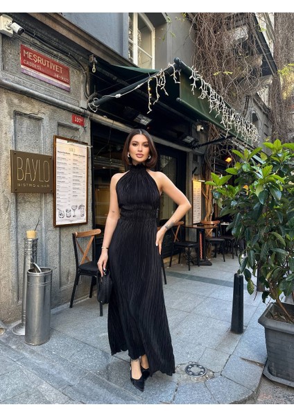Halter Yaka Sırt Dekolteli Pliseli Uzun Elbise Siyah
