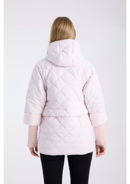 Kadın Sabit Kapşonlu Triko Ribana Detaylı Kapitone Spor Şişme Mont - Şık ve Sıcak Tasarım 8704