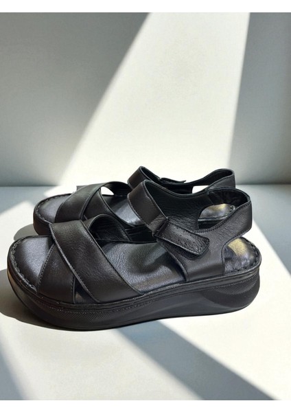 Hakiki Deri Tam Ortopedik Yumuşak Taban Dolgu Topuk Siyah Sandalet