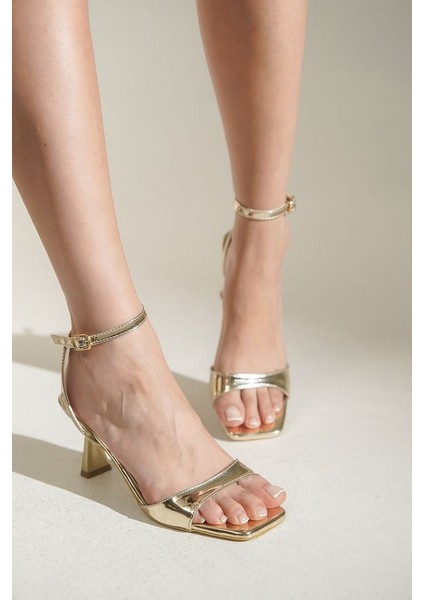 Kadın Altın Renk Şık Topuklu Baretli Ayakkabı