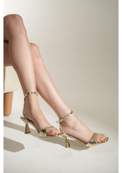 Kadın Altın Renk Şık Topuklu Baretli Ayakkabı fiyatları