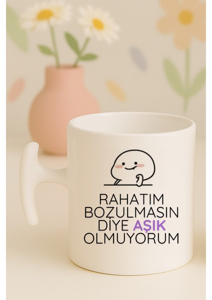 Rahatım Bozulmasın Diye Aşık Olmuyorum Yazılı Komik Kupa Bardak, Hammer Kulp