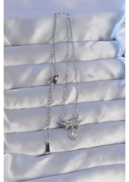 316L Çelik Zincirli Gümüş Renk Zirkon Taşlı Damla Detay Fiyonk Model Kolye fiyatları