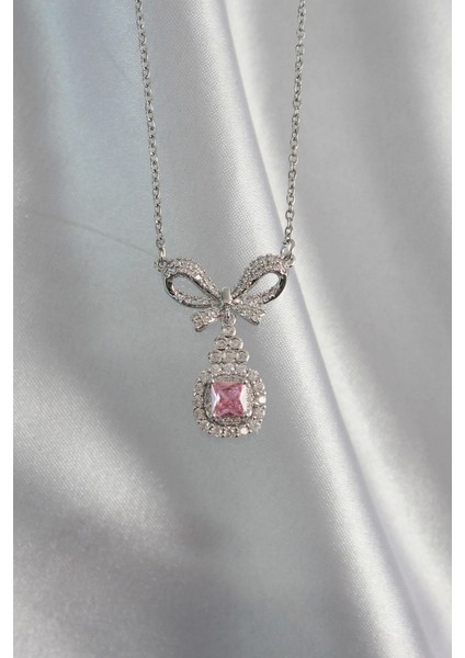 316L Çelik Gümüş Renk Fiyonk Detay Pembe Zirkon Taşlı Tektaş Kolye modelleri