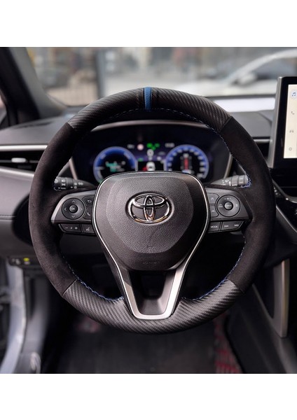 Toyota Corolla 2020-2024 Araca Özel Direksiyon Kılıfı (Krem Karbon Siyah Ip)