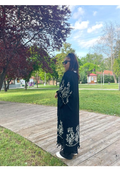 Siyah Renkli Desenli Uzun Kaftan – Pamuklu Püsküllü Plaj ve Günlük Kimono modelleri