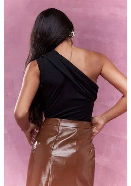 Kadın Tek Omuz Açık ve Yanı Büzgülü Crop-Bluz modelleri