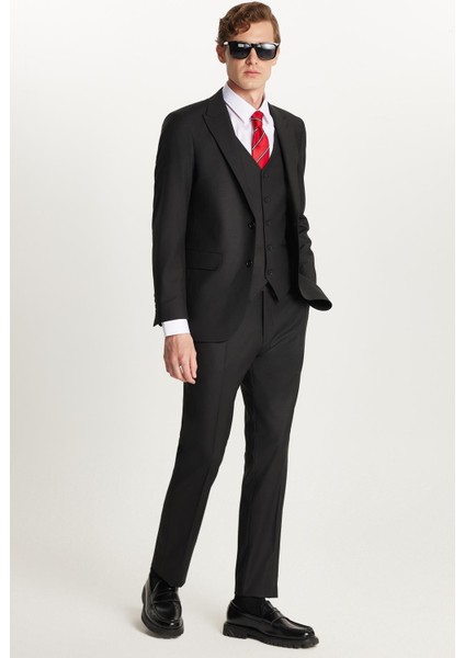 Erkek Slim Fit Siyah Esnek Likralı kumaş Sivri Yaka Yelekli Takım Elbise modelleri