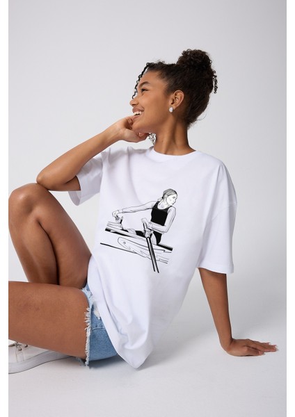 Kürek Çeken Kadın Baskılı Oversize Pamuklu Beyaz Unisex T-Shirt