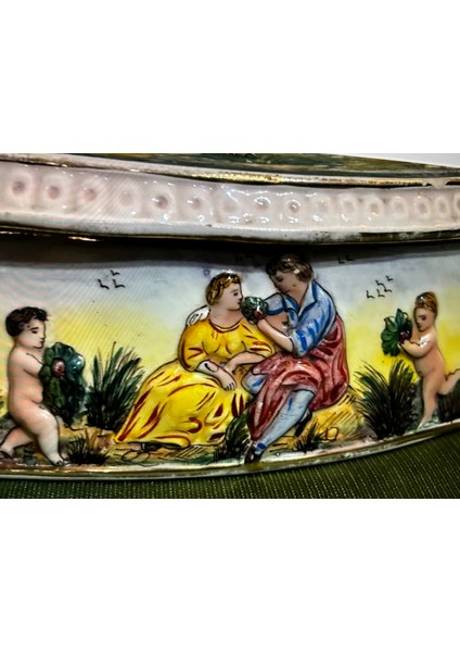 1900 Başları Italyan Capodimonte Bonboniyer 21 cm 12 cm 6,5 cm Ölçülerinde