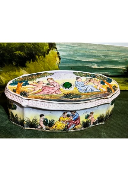 1900 Başları Italyan Capodimonte Bonboniyer 21 cm 12 cm 6,5 cm Ölçülerinde