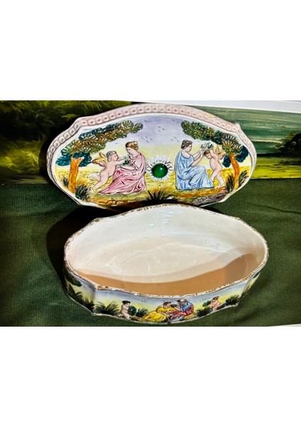 1900 Başları Italyan Capodimonte Bonboniyer 21 cm 12 cm 6,5 cm Ölçülerinde