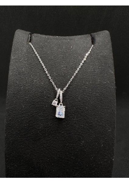 Beyaz Ice Cut Baget ve Tektaşlı Ithal Kadın Gümüş Kolye