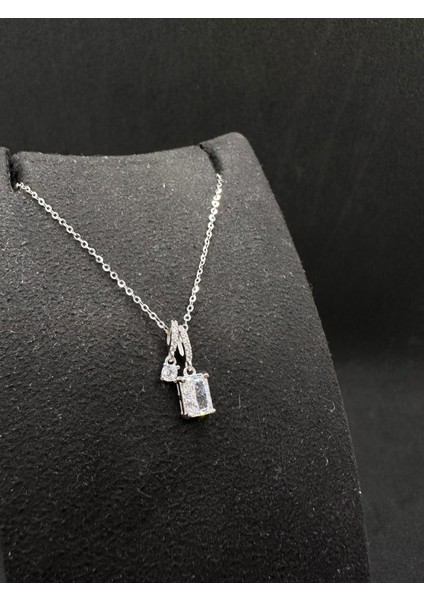 Beyaz Ice Cut Baget ve Tektaşlı Ithal Kadın Gümüş Kolye fiyatları