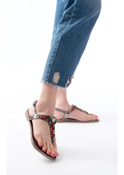 152-1110 Platin Multi Taşlı Parmak Arası Kadın Sandalet modelleri