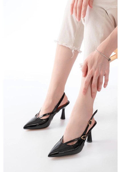 4962 Siyah Rugan Sivri Burun Tokalı Yuvarlak Topuk Kadın Sandalet fiyatları