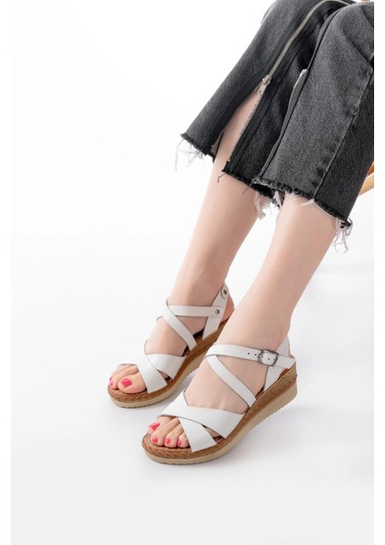 731-045 Beyaz Çapraz Hakiki Deri Dolgu Topuklu Günlük Kadın Sandalet