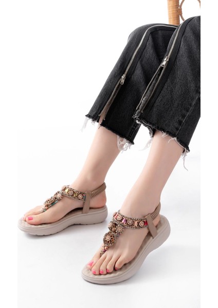 DM-609 Bej Taşlı Arka Lastikli Parmak Arası Kadın Sandalet