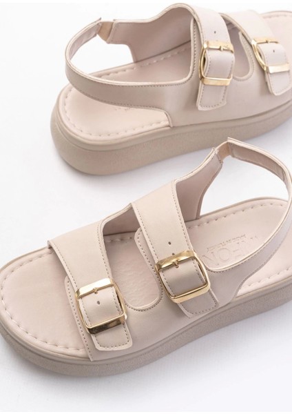 24413-572 Bej Günlük Dolgu Topuk Toka Aksesuarlı Kadın Sandalet modelleri