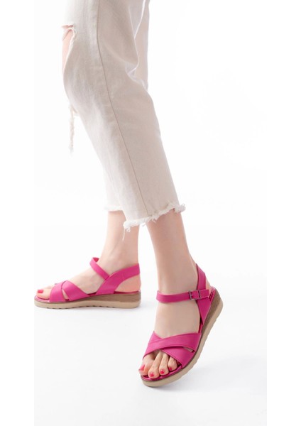 692-564 Fuşya Ortopedik Taban Çapraz Tokalı Kadın Sandalet