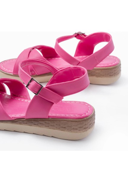 692-564 Fuşya Ortopedik Taban Çapraz Tokalı Kadın Sandalet indirimleri