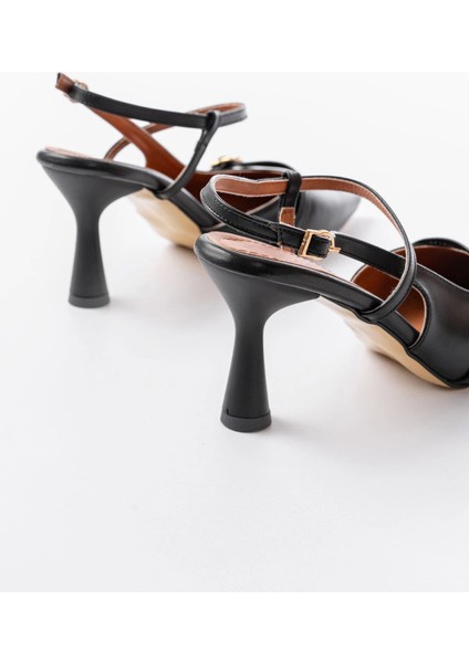 K-6722 Siyah Cilt Toka Detaylı Sivri Burun Kadın Ayakkabı indirimleri