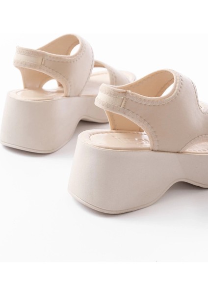 24414-573 Bej Dalgıç Günlük Dolgu Topuk Kadın Sandalet modelleri