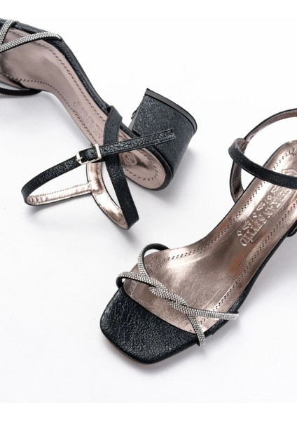 K-888 Kadın Siyah Ince Sarmal Bantlı Topuklu Ayakkabı fırsatları