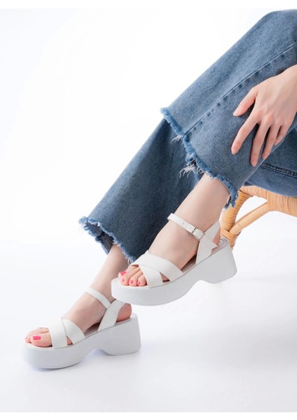 24414-1005 Beyaz Günlük Çapraz Dolgu Topuk Kadın Sandalet fiyatları