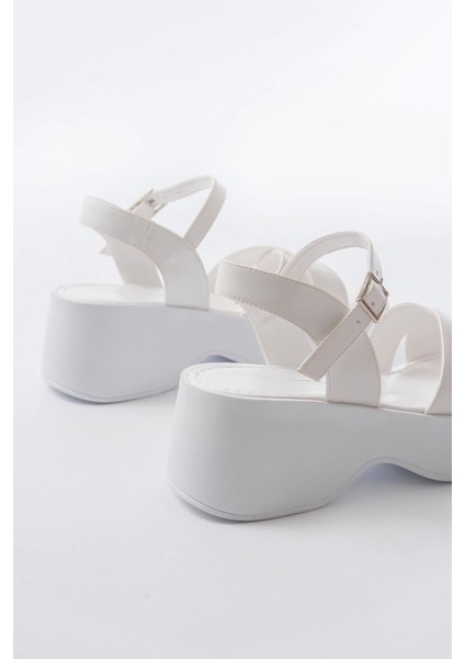 24414-1005 Beyaz Günlük Çapraz Dolgu Topuk Kadın Sandalet indirimleri