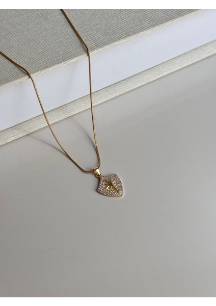 Lerosy Co Kadın Kolye – Altın Kaplama Zirkon Taşlı Yıldız Figürlü Kalkan Model, 45 cm Ayarlanabilir Çelik Zincir fiyatları