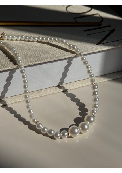 Büyük Boy Inci Detaylı Zarif Kadın Kolye – Altın Ara Parçalı modelleri