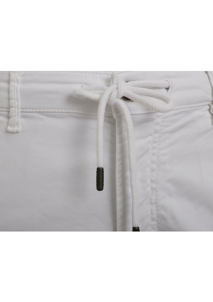 Beyaz Comfort Fit Bermuda Şort
