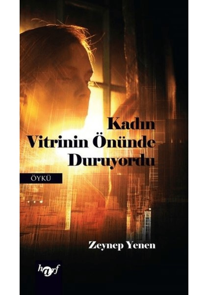 Kadın Vitrinin Önünde Duruyordu