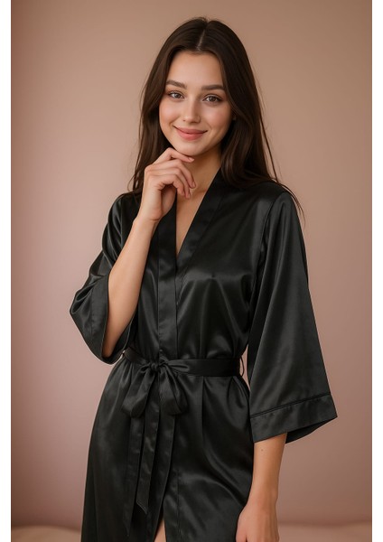 Siyah Uzun Saten Dirseklerin Altında Biten Kollar Sabahlık Kimono