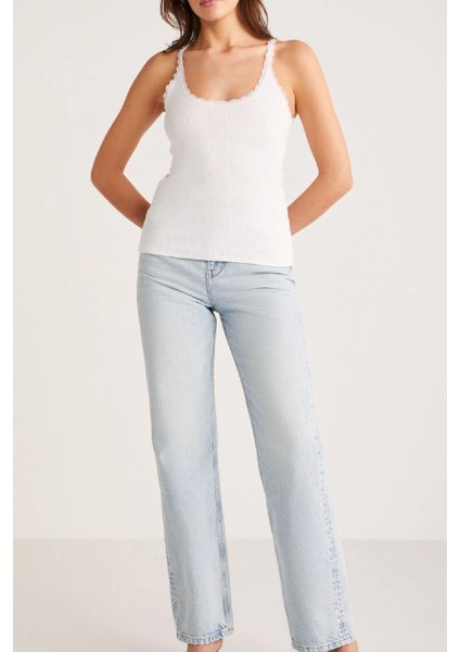 - Kadın Beyaz Normal Kalıp Dantel Detalı Ince Askılı Oyuk Yaka Atlet fiyatları