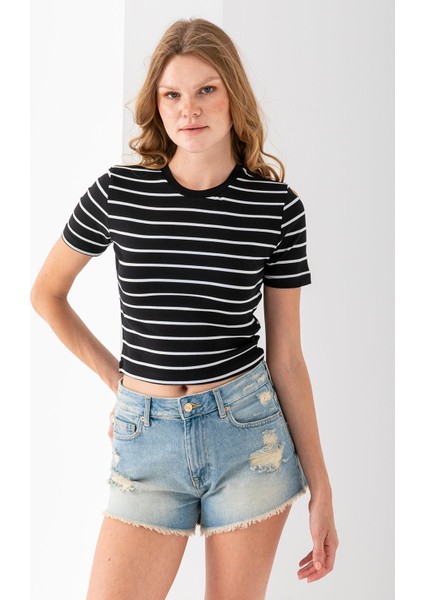 Kadın Bisiklet Yaka Çizgili Pamuklu Crop T-Shirt Siyah Beyaz - 25512 modelleri