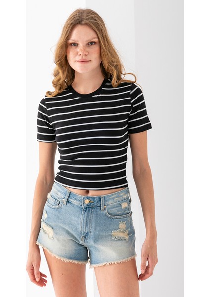 Kadın Bisiklet Yaka Çizgili Pamuklu Crop T-Shirt Siyah Beyaz - 25512