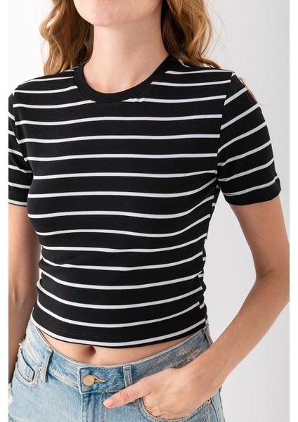 Kadın Bisiklet Yaka Çizgili Pamuklu Crop T-Shirt Siyah Beyaz - 25512