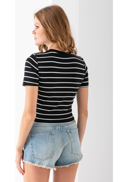 Kadın Bisiklet Yaka Çizgili Pamuklu Crop T-Shirt Siyah Beyaz - 25512