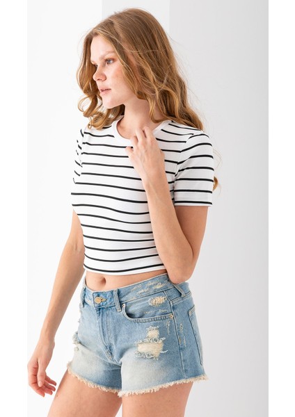 Kadın Bisiklet Yaka Çizgili Pamuklu Crop T-Shirt Beyaz Siyah - 25512 modelleri