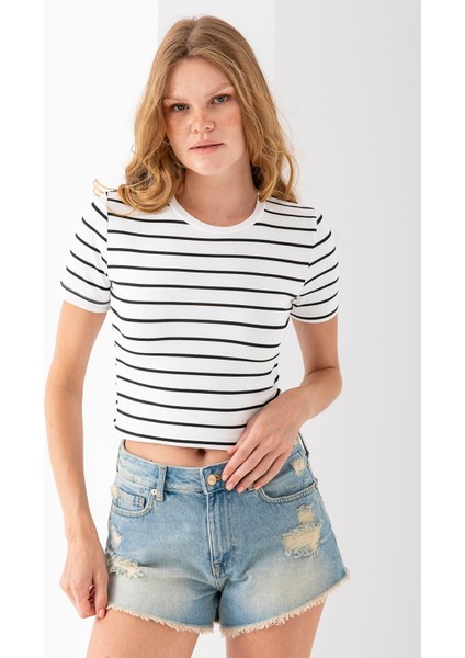 Kadın Bisiklet Yaka Çizgili Pamuklu Crop T-Shirt Beyaz Siyah - 25512 fırsatları