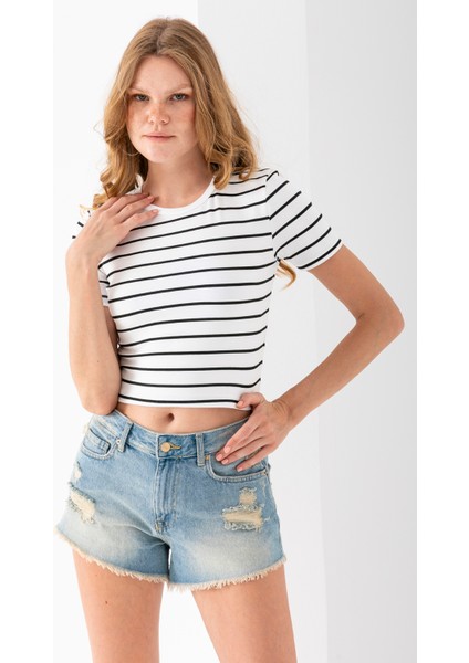Kadın Bisiklet Yaka Çizgili Pamuklu Crop T-Shirt Beyaz Siyah - 25512